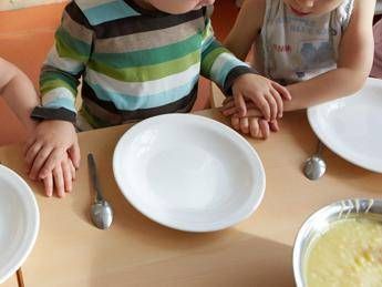 Alici e fantasia, stratagemmi per far conoscere il pesce ai più piccoli Alici e fantasia, stratagemmi per far conoscere il pesce ai più piccoli