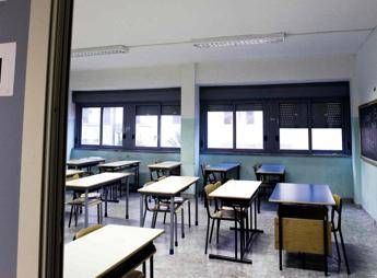 Vercelli, sputi e botte a scuola: ragazzina disabile picchiata dai compagni Vercelli, sputi e botte a scuola: ragazzina disabile picchiata dai compagni