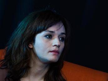 Carmen Consoli in tour al femminile con 'L'abitudine di tornare' Carmen Consoli in tour al femminile con 'L'abitudine di tornare'