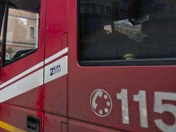 Roma, donna si lancia nel Tevere: la salva uno straniero Roma, donna si lancia nel Tevere: la salva uno straniero