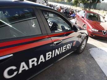 Roma, ladro scoperto si lancia da finestra e si frattura entrambe le gambe Roma, ladro scoperto si lancia da finestra e si frattura entrambe le gambe