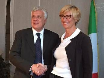 Tutela ambientale ed esercitazioni militari, Galletti e Pinotti firmano protocollo Tutela ambientale ed esercitazioni militari, Galletti e Pinotti firmano protocollo