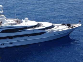 Mare, stop a divieto 2 miglia per mega yacht in aree protette Mare, stop a divieto 2 miglia per mega yacht in aree protette