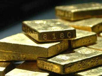 Sedicenne tedesca trova lingotto d'oro da mezzo chilo in un lago Sedicenne tedesca trova lingotto d'oro da mezzo chilo in un lago