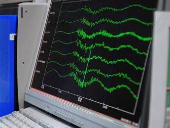 Sciame sismico nell'area etnea, scossa di terremoto anche in Friuli Sciame sismico nell'area etnea, scossa di terremoto anche in Friuli