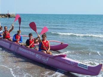 In canoa contro le trivelle, i NoTriv sbarcano al Lido In canoa contro le trivelle, i NoTriv sbarcano al Lido