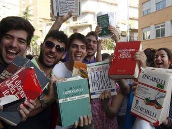 Brieffiamo L Accademia Della Crusca Spiega Quando Fare A Meno Dell Inglese