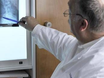 Ossa fragili, fratture incombono su 1/5 dei maschi over 50 Ossa fragili, fratture incombono su 1/5 dei maschi over 50