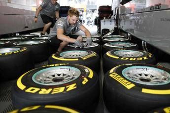 Al via domani Opa Pirelli, prezzo bloccato a 15 euro per azione Al via domani Opa Pirelli, prezzo bloccato a 15 euro per azione