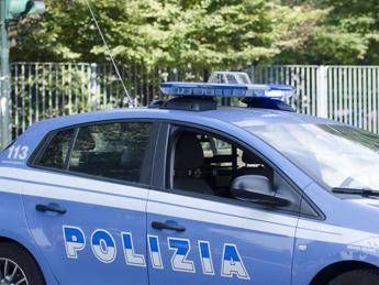 Bari, protesta migranti in centro di accoglienza: 2 feriti tra le forze dell'ordine Bari, protesta migranti in centro di accoglienza: 2 feriti tra le forze dell'ordine