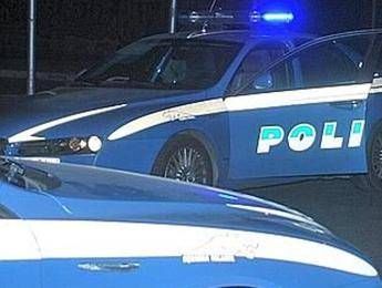 Vive troppo all'occidentale: coppia turca fa sequestrare e picchiare la figlia Vive troppo all'occidentale: coppia turca fa sequestrare e picchiare la figlia