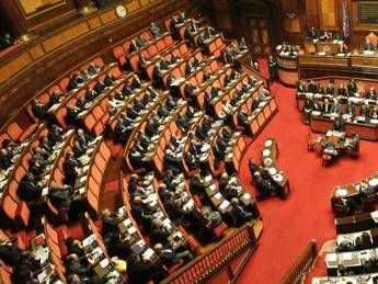 Legge stabilità, lotta ad affitti in nero, tetto 1000 euro per money transfer Legge stabilità, lotta ad affitti in nero, tetto 1000 euro per money transfer