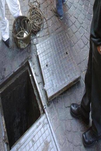 Napoli, 'banda del buco' pronta per un nuovo colpo: nel mirino negozi in via dei Mille Napoli, 'banda del buco' pronta per un nuovo colpo: nel mirino negozi in via dei Mille