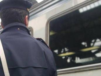 Firenze, colpisce capotreno al volto e gli rompe il setto nasale Firenze, colpisce capotreno al volto e gli rompe il setto nasale