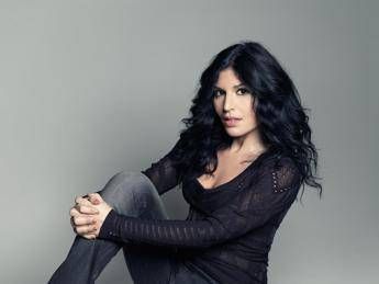 Giusy Ferreri torna con 'Hits', raccolta di successi con tre inediti Giusy Ferreri torna con 'Hits', raccolta di successi con tre inediti