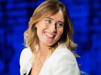 Sindaco di Laterina esulta per 'no' a sfiducia Boschi: Felicissima per lei Sindaco di Laterina esulta per 'no' a sfiducia Boschi: Felicissima per lei
