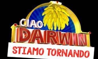 Bufera su 'Ciao Darwin', assessore denuncia: Cerca ospiti razzisti e omofobi Bufera su 'Ciao Darwin', assessore denuncia: Cerca ospiti razzisti e omofobi