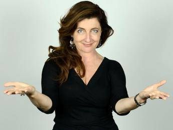 Francesca Reggiani in scena a Roma con le imitazioni di Boschi, Meloni e Taverna Francesca Reggiani in scena a Roma con le imitazioni di Boschi, Meloni e Taverna