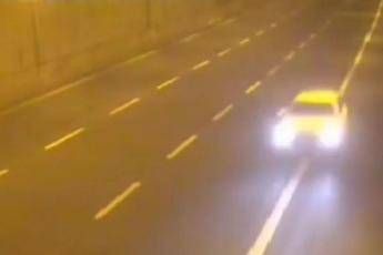 Audi gialla ricompare nel trevigiano e passa con il rosso a un incrocio Audi gialla ricompare nel trevigiano e passa con il rosso a un incrocio