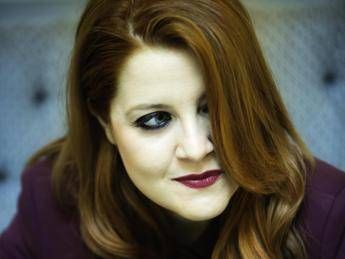 Sanremo, Noemi: Che c'è nella mia borsa? Diritti uguali per tutti Sanremo, Noemi: Che c'è nella mia borsa? Diritti uguali per tutti