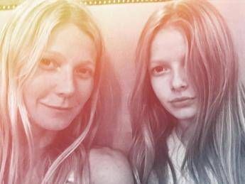 Stessi lineamenti, capelli identici: Gwyneth Paltrow e sua figlia Apple come due sorelle Stessi lineamenti, capelli identici: Gwyneth Paltrow e sua figlia Apple come due sorelle