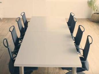 Addio disordine in ufficio, arriva la sedia che si parcheggia da sola /Video Addio disordine in ufficio, arriva la sedia che si parcheggia da sola /Video