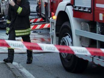 Napoli, esplosione in un appartamento del centro: morta una donna Napoli, esplosione in un appartamento del centro: morta una donna