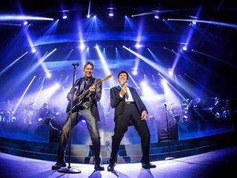 Musica: classifiche, 'Capitani Coraggiosi-il live' riconquista la vetta Musica: classifiche, 'Capitani Coraggiosi-il live' riconquista la vetta
