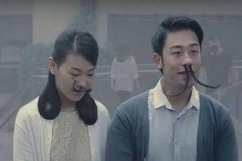 Smog, naso peloso per proteggere il respiro. La provocazione in Cina /Video Smog, naso peloso per proteggere il respiro. La provocazione in Cina /Video