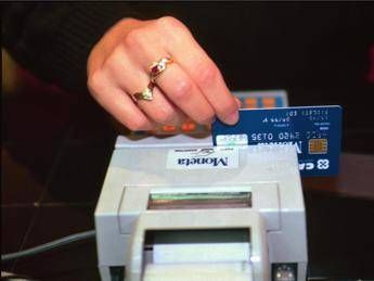 Carte di credito, denunce per costi aggiuntivi: indaga l'Antitrust Carte di credito, denunce per costi aggiuntivi: indaga l'Antitrust