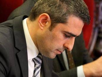 Pizzarotti sospeso dal M5S: Sapeva da mesi dell'avviso di garanzia Pizzarotti sospeso dal M5S: Sapeva da mesi dell'avviso di garanzia