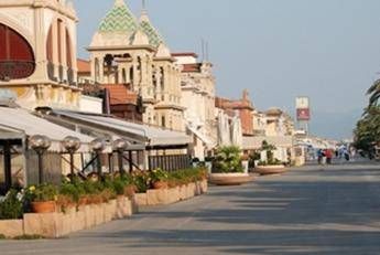 Premi, arriva la 'rosa' del Viareggio Repaci Premi, arriva la 'rosa' del Viareggio Repaci