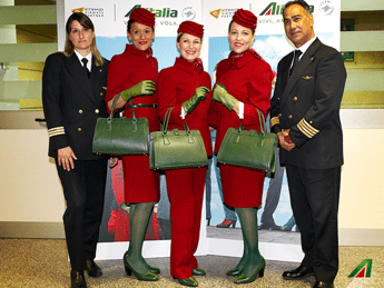 Alitalia e le calze verdi delle hostess, i sindacati: Devono garantire comfort a tutte Alitalia e le calze verdi delle hostess, i sindacati: Devono garantire comfort a tutte