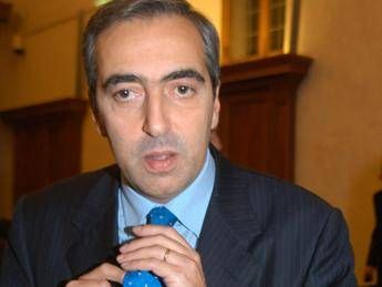 Maturità, critiche da Gasparri: Quel trombone di Eco e i confini, scuola comunistizzata Maturità, critiche da Gasparri: Quel trombone di Eco e i confini, scuola comunistizzata