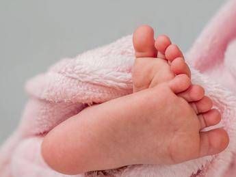 Skincare bimbi, falsi miti e verità tra bagnetto e pannolino Skincare bimbi, falsi miti e verità tra bagnetto e pannolino