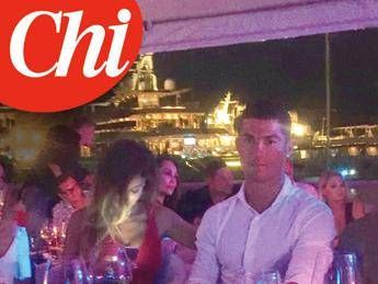 Cristina Buccino: Un incrocio di sguardi, ecco il mio incontro con Cristiano Ronaldo Cristina Buccino: Un incrocio di sguardi, ecco il mio incontro con Cristiano Ronaldo