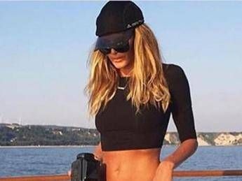 Elle Macpherson è sempre 'The Body', bikini pazzesco a 52 anni /Foto Elle Macpherson è sempre 'The Body', bikini pazzesco a 52 anni /Foto