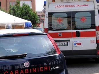 Salerno, uccide il cugino a colpi di forbice dopo lite: arrestato 28enne Salerno, uccide il cugino a colpi di forbice dopo lite: arrestato 28enne