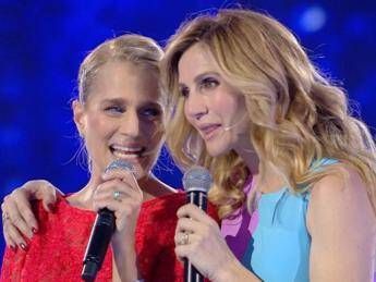 Lorella Cuccarini risponde a Heather Parisi Lorella Cuccarini risponde a Heather Parisi