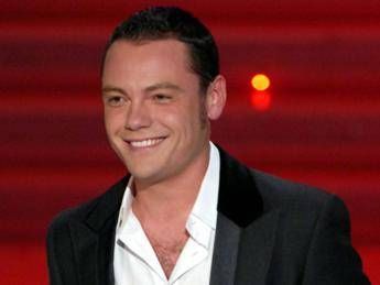 Sanremo, Tiziano Ferro omaggia Modugno Sanremo, Tiziano Ferro omaggia Modugno