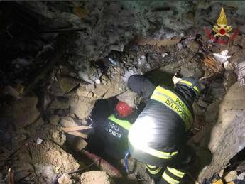 Rigopiano, altri tre corpi fra le macerie: il bilancio sale a 24 vittime Rigopiano, altri tre corpi fra le macerie: il bilancio sale a 24 vittime