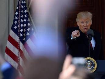 Immigrazione, giudice Hawaii blocca nuovo bando: Trump furioso Immigrazione, giudice Hawaii blocca nuovo bando: Trump furioso