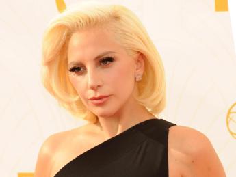 Lady Gaga si commuove per gli italiani: Vi voglio bene