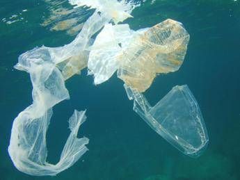 Stretta europea sulla plastica Stretta europea sulla plastica