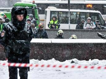 Mosca, bus contro pensilina Mosca, bus contro pensilina