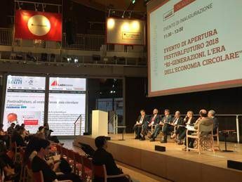 Apre FestivalFuturo, tre giorni di 'Ri-Generazioni' Apre FestivalFuturo, tre giorni di 'Ri-Generazioni'