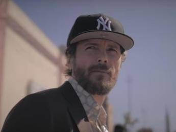Chiaro di Luna, ecco il nuovo video di Jovanotti Chiaro di Luna, ecco il nuovo video di Jovanotti
