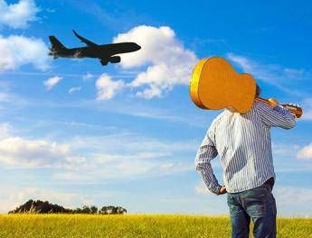 Con Siae, Alitalia e Rockol salgono a bordo dei voli 36 brani inediti Con Siae, Alitalia e Rockol salgono a bordo dei voli 36 brani inediti