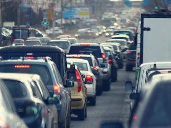 Città soffocate dallo smog, emergenza alle porte per Frosinone, Torino e Milano Città soffocate dallo smog, emergenza alle porte per Frosinone, Torino e Milano