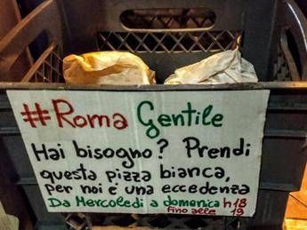 Roma, iniziativa di un pub: ‘hai bisogno? prendi questa pizza bianca' Roma, iniziativa di un pub: ‘hai bisogno? prendi questa pizza bianca'